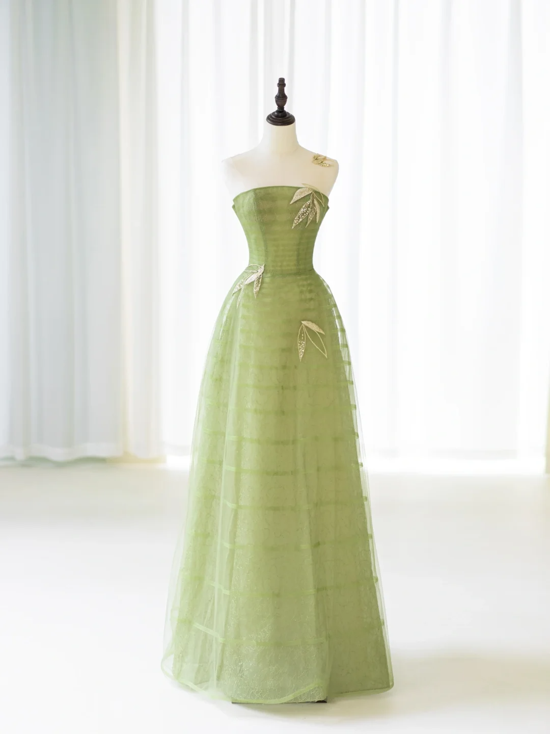Elegantes, trägerloses Ballkleid aus salbeigrünem Tüll für Damen, langes, formelles Abendkleid, Ballkleid, Outfit zum 22. Geburtstag AC055