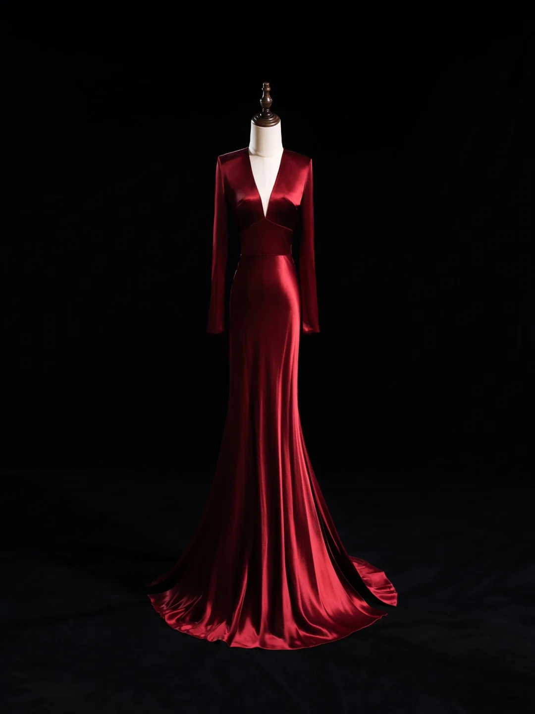 Elegantes Meerjungfrauenkleid aus burgunderrotem Satin mit V-Ausschnitt und langen Ärmeln – perfekt für festliche Anlässe wie Abschlussbälle oder den 22. Geburtstag (Modell CX055).