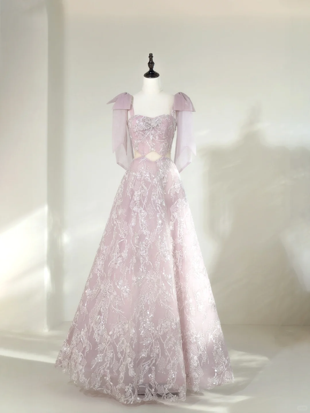 Glitzerndes Ballkleid mit Spaghettiträgern, lila Pailletten, langes Abendkleid, beeindruckendes Outfit zum 19. Geburtstag, Abiballkleid R1900
