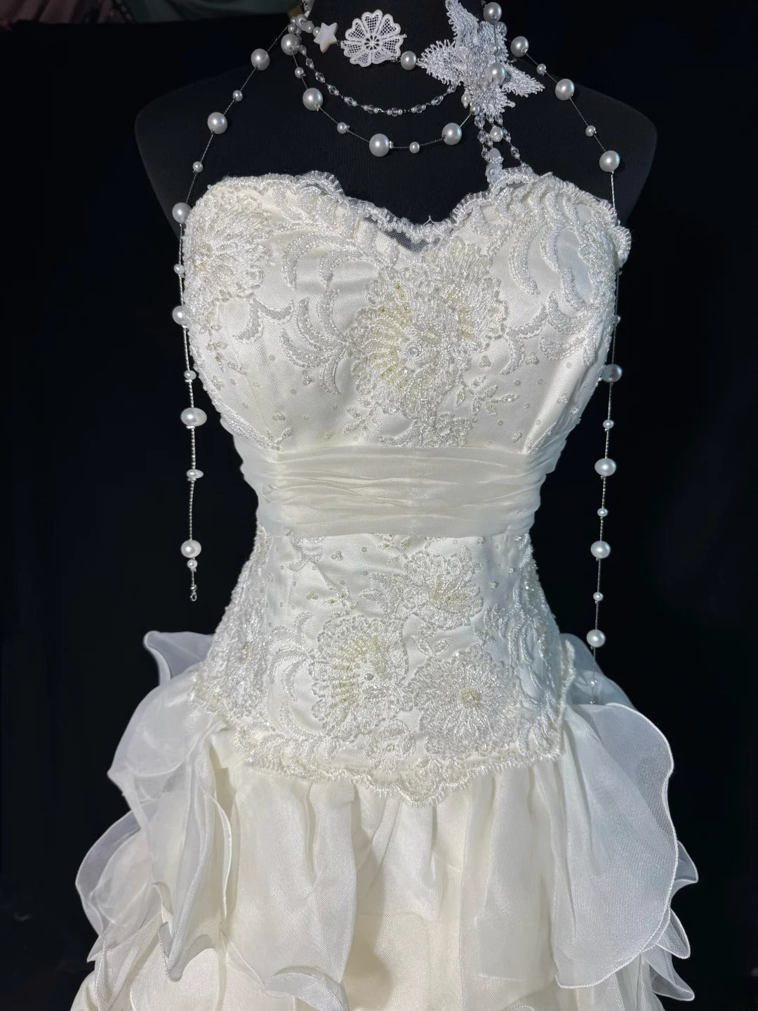 Zeitloses, ärmelloses, weißes Chiffon-Brautkleid im Meerjungfrauenstil mit herzförmigem Ausschnitt, Stufenrock, Faltenrock, Perlen und Spitze, langes Vintage-Brautkleid im Stil der 1920er Jahre AS006