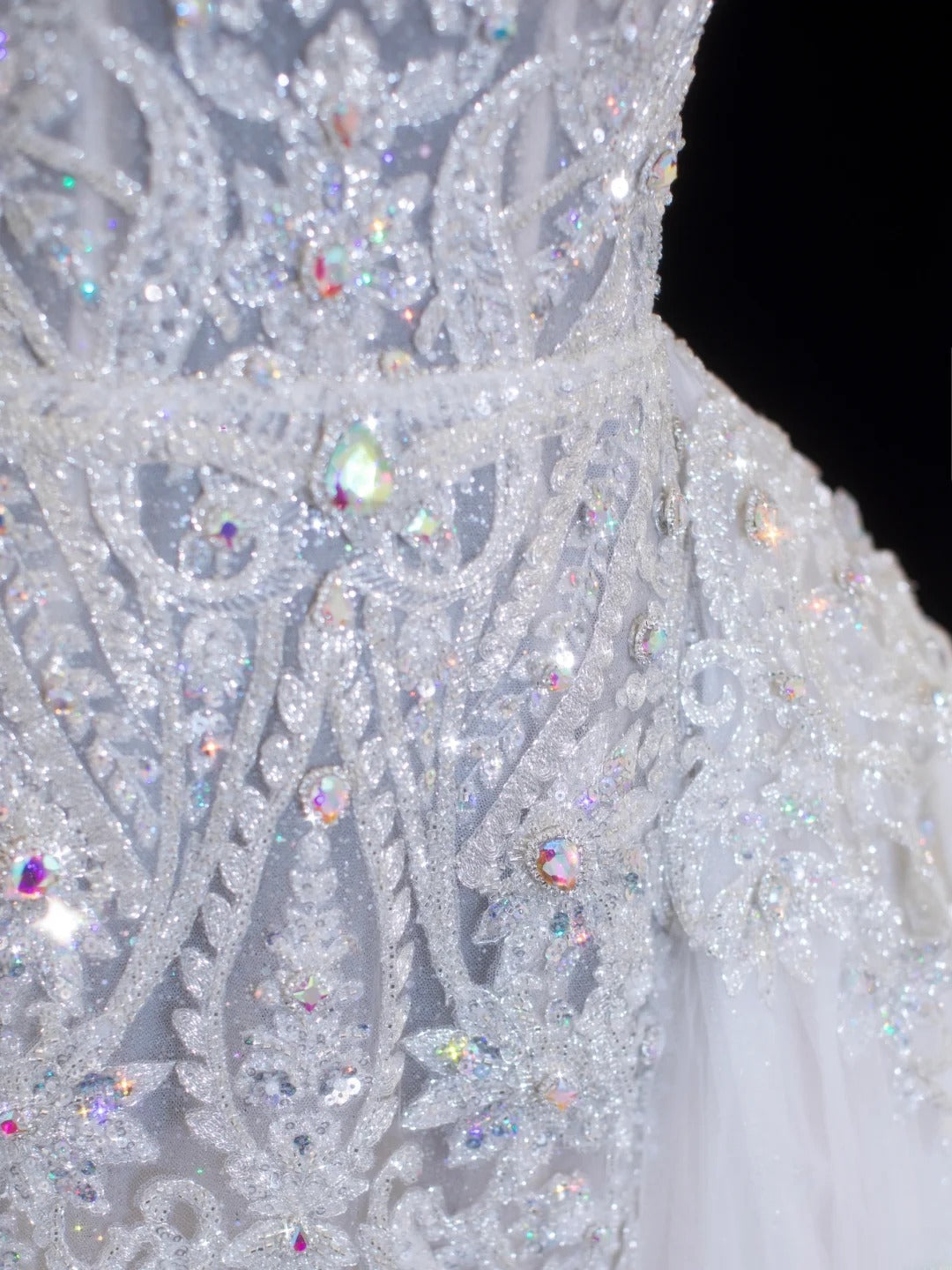 Elegante, schlichte Brautkleider im Meerjungfrauenstil mit langen Ärmeln und Spitze, auch in kleinen und großen Größen erhältlich (SA012)