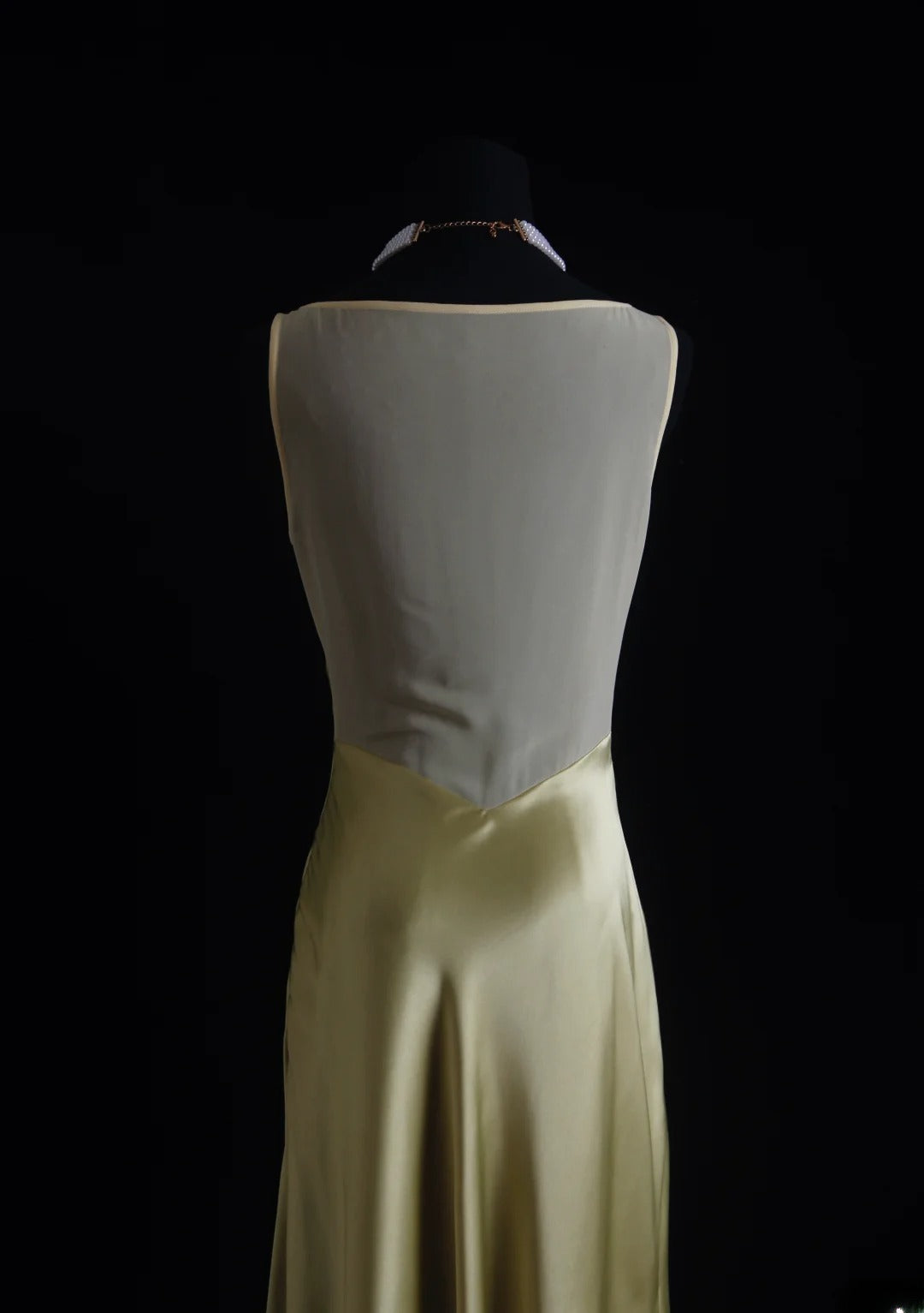 Vintage-Abendkleider im 90er-Jahre-Stil, Meerjungfrauen-Schnitt, V-Ausschnitt, grüne Seidensatin-Midlong-Partykleider, AS016
