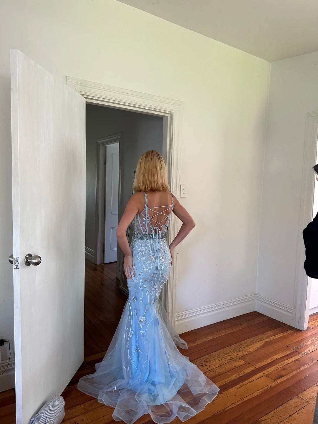 Elegantes Meerjungfrauen-Abendkleid mit Spaghettiträgern, hellblauem Tüll und Korsettrücken, perfekt für Highschool-Teenager, Abschlussball oder andere festliche Anlässe (AS018)