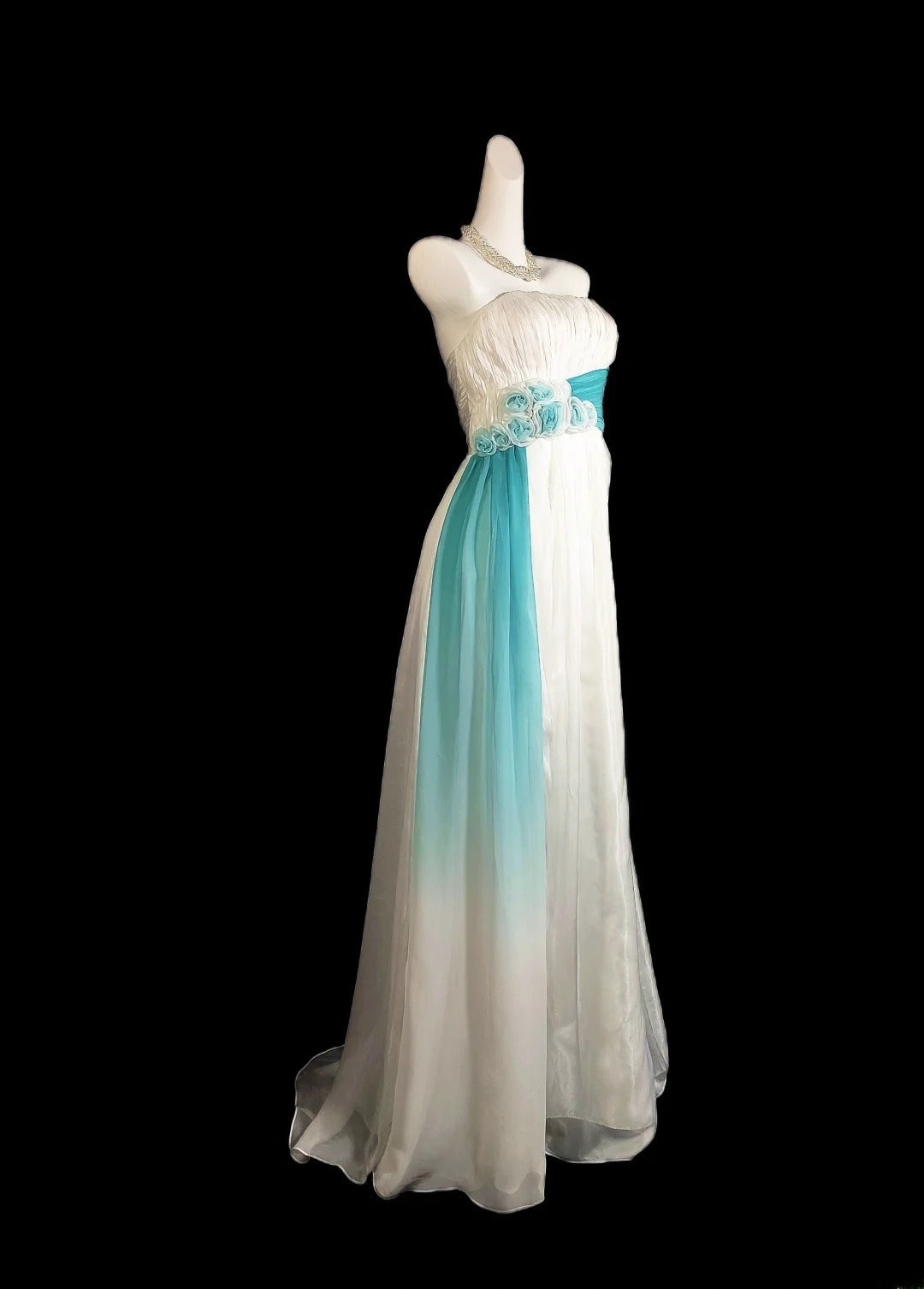 Klassisches, ärmelloses, langes, trägerloses A-Linien-Abendkleid aus weiß-blauem Ombré-Chiffon für den Highschool-Abschlussball AS022