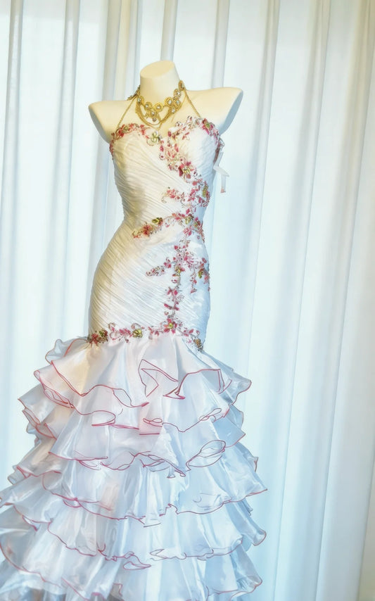 Robe de soirée sirène blanche à décolleté cœur ornée de dentelle et de perles, style années 90, idéale pour un bal de promo, un 20e anniversaire ou toute autre occasion spéciale (AS022).