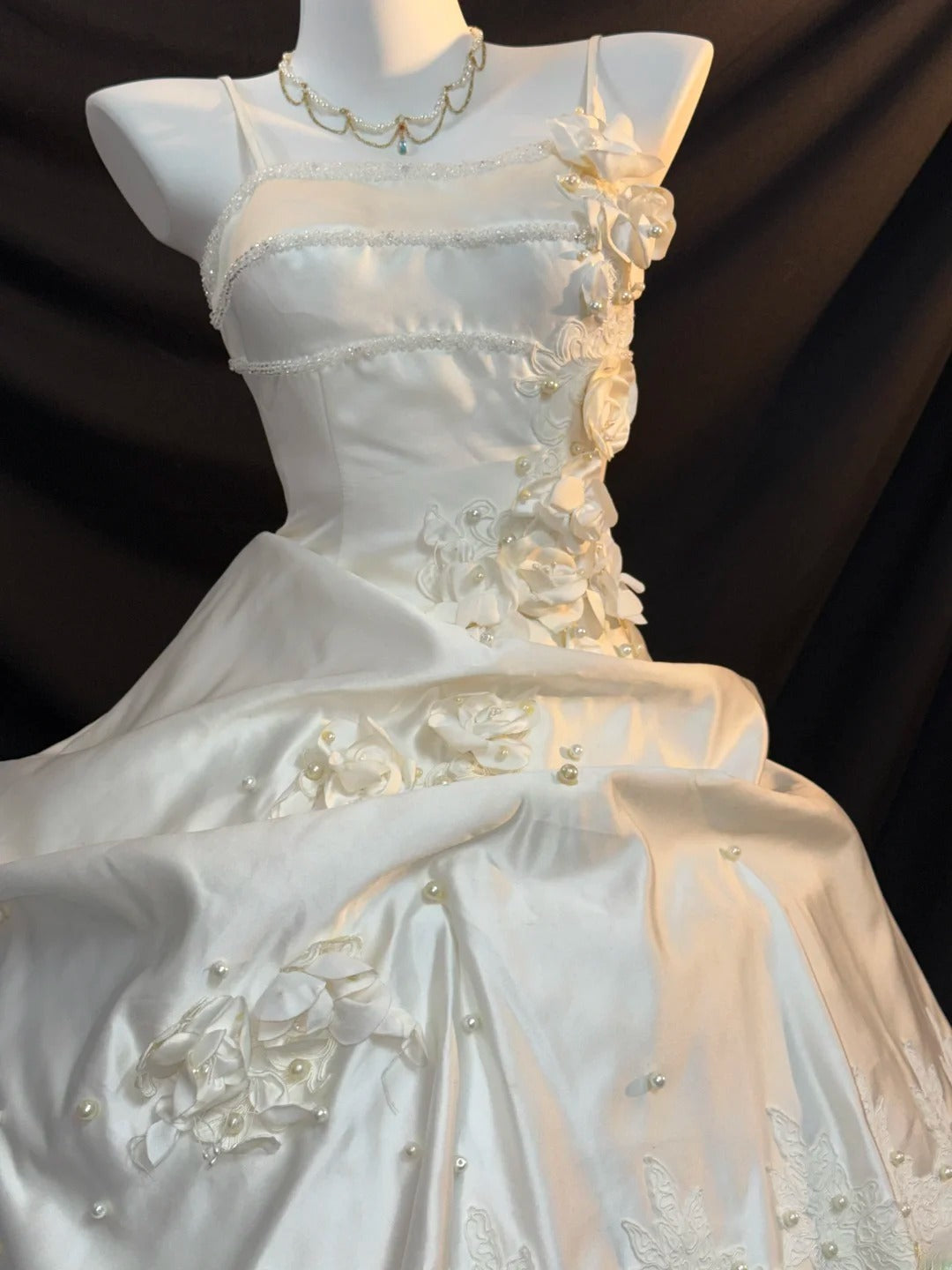 Vintage Ball Gown Spaghetti Strap Satin With Ruffles Sleeveless White Lace Long Wedding Dresses RB3443