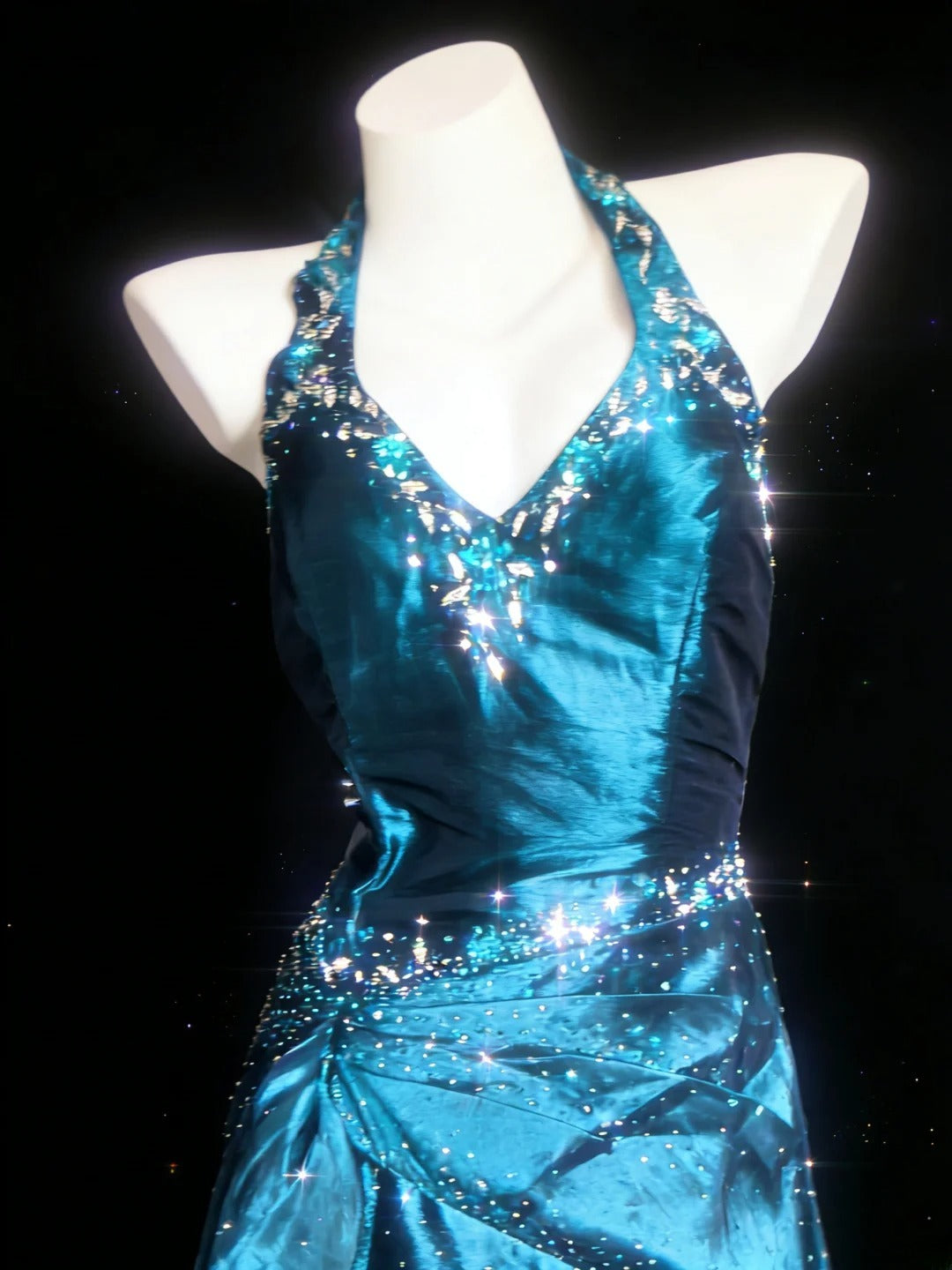 Elegantes, ärmelloses, langes Meerjungfrauen-Halterkleid aus blauem Taft mit Perlenbesatz am Oberteil – Inspiration für Geburtstagsoutfits für Teenager (AS061)