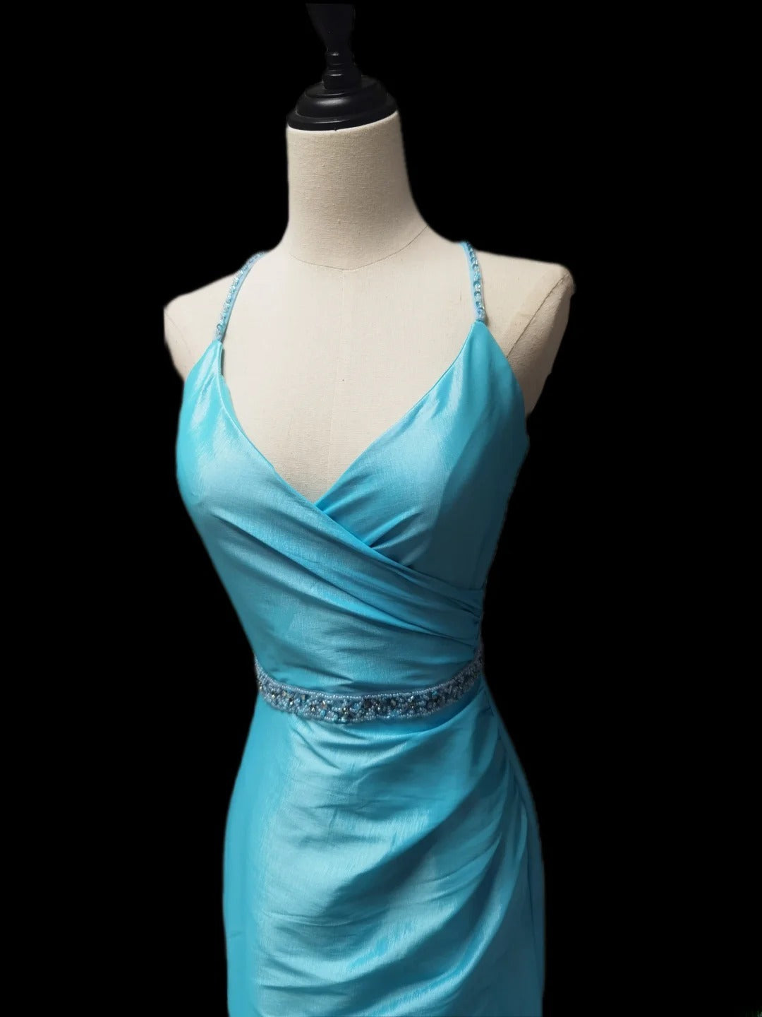 Robe de bal longue vintage sirène bleue à bretelles spaghetti et perles en satin sans manches, idéale pour les soirées de fin d'année scolaire (AS074)