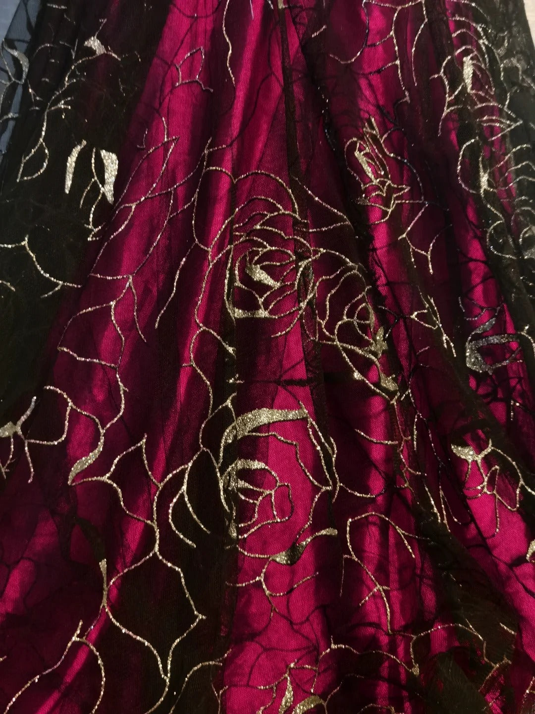 Robe de bal longue vintage sirène dos nu bordeaux et noir en dentelle ornée de perles, sans manches, pour les élèves de terminale ou les soirées de fin d'année scolaire AS088
