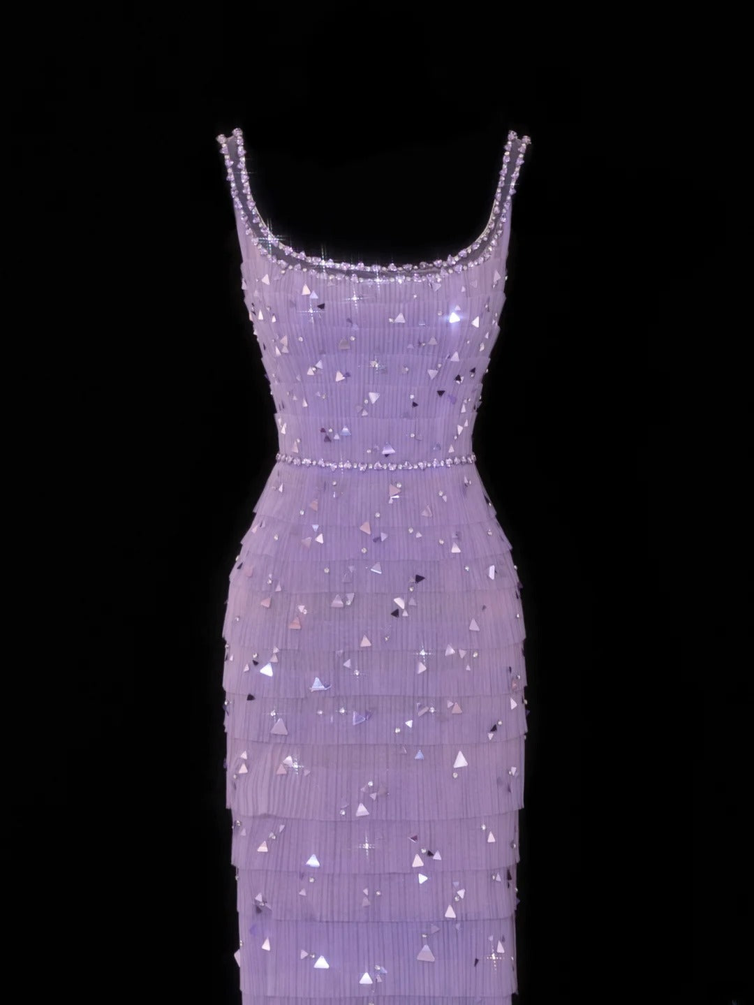 Elegantes, eckiges Etuikleid aus lila Tüll mit Perlen und Strasssteinen im formellen Stil – ein beeindruckendes langes Ballkleid oder Abendkleid SA099