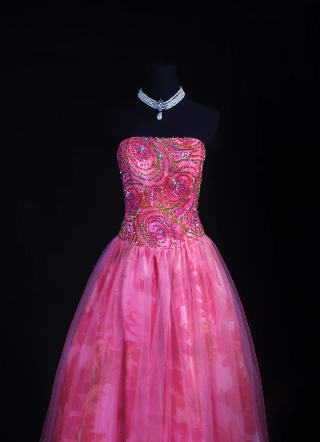 Vintage-Ballkleid, trägerloses, trägerloses Abendkleid im Stil der 1950er Jahre in Pink – ein beeindruckendes langes Abendkleid für Partys und festliche Anlässe (AS158).