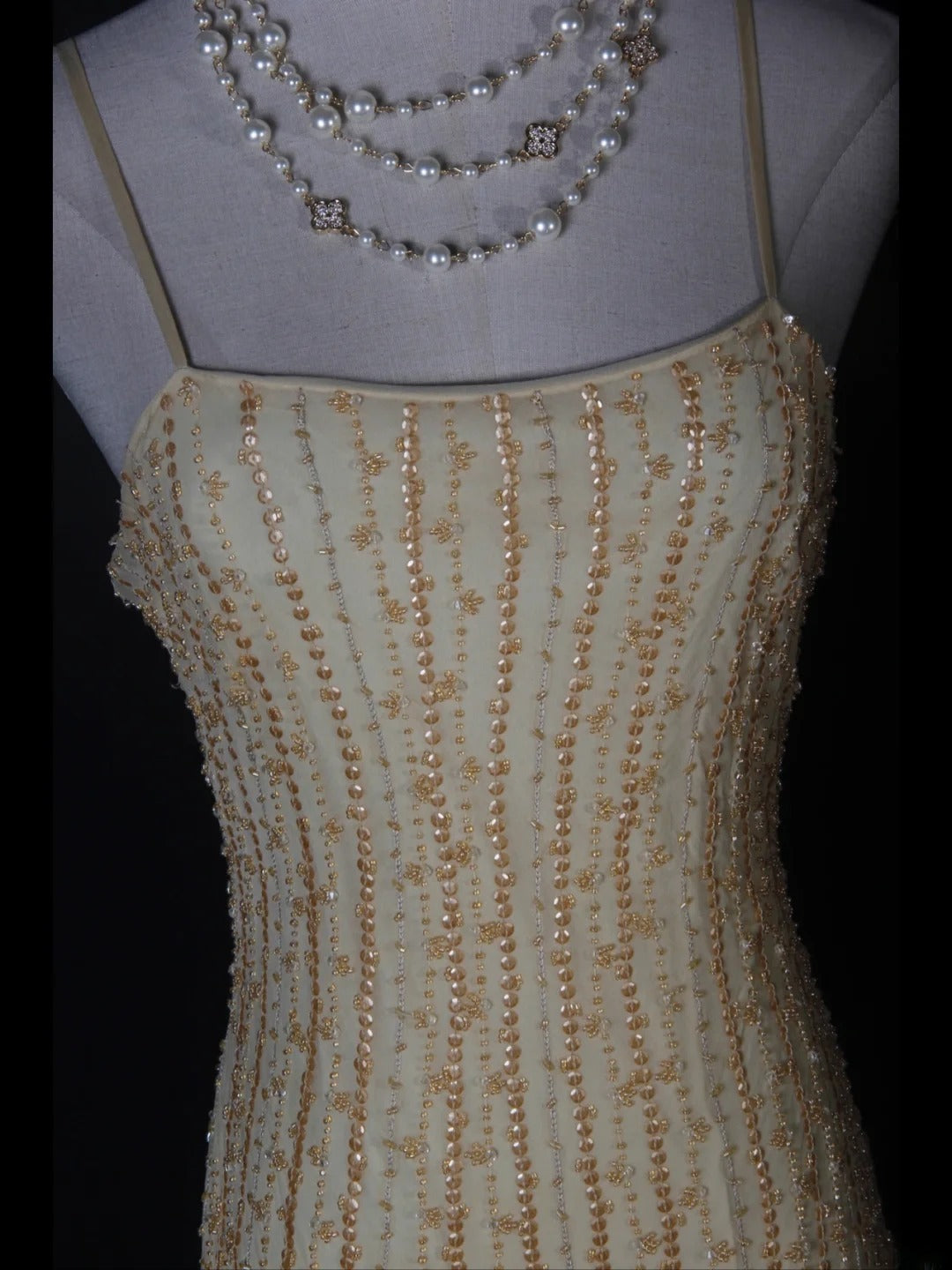 Vintage Meerjungfrauen-Abendkleid mit Spaghettiträgern, gelbem Tüll und Perlenbesatz, langes Kleid, beeindruckendes Outfit zum 20. Geburtstag, Ballkleid AS280