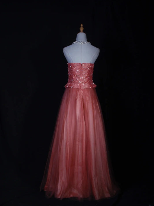Robe de bal longue vintage en tulle rose, bustier sans bretelles, ornée de perles, coupe trapèze. Idéale pour un 20e anniversaire. Robe de soirée AS284