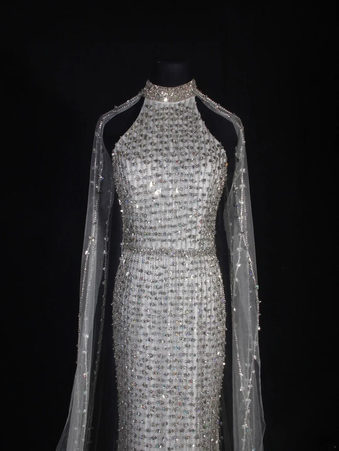 Robe de bal longue sirène vintage années 80, col montant, perles argentées et cape perlée - Inspiration pour une tenue de 20e anniversaire - Robe de soirée AS327