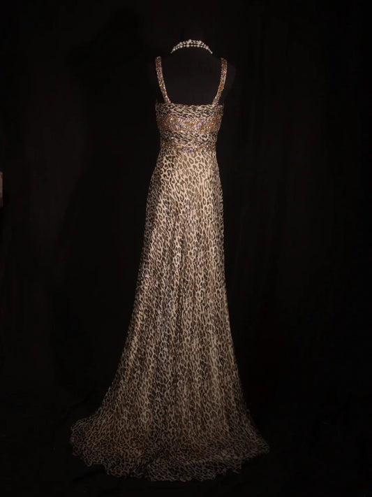 Robe de bal longue grande taille, coupe trapèze, bretelles spaghetti, imprimé léopard, corsage perlé, style années 2000. Idéale pour un 21e anniversaire. Référence AS328.