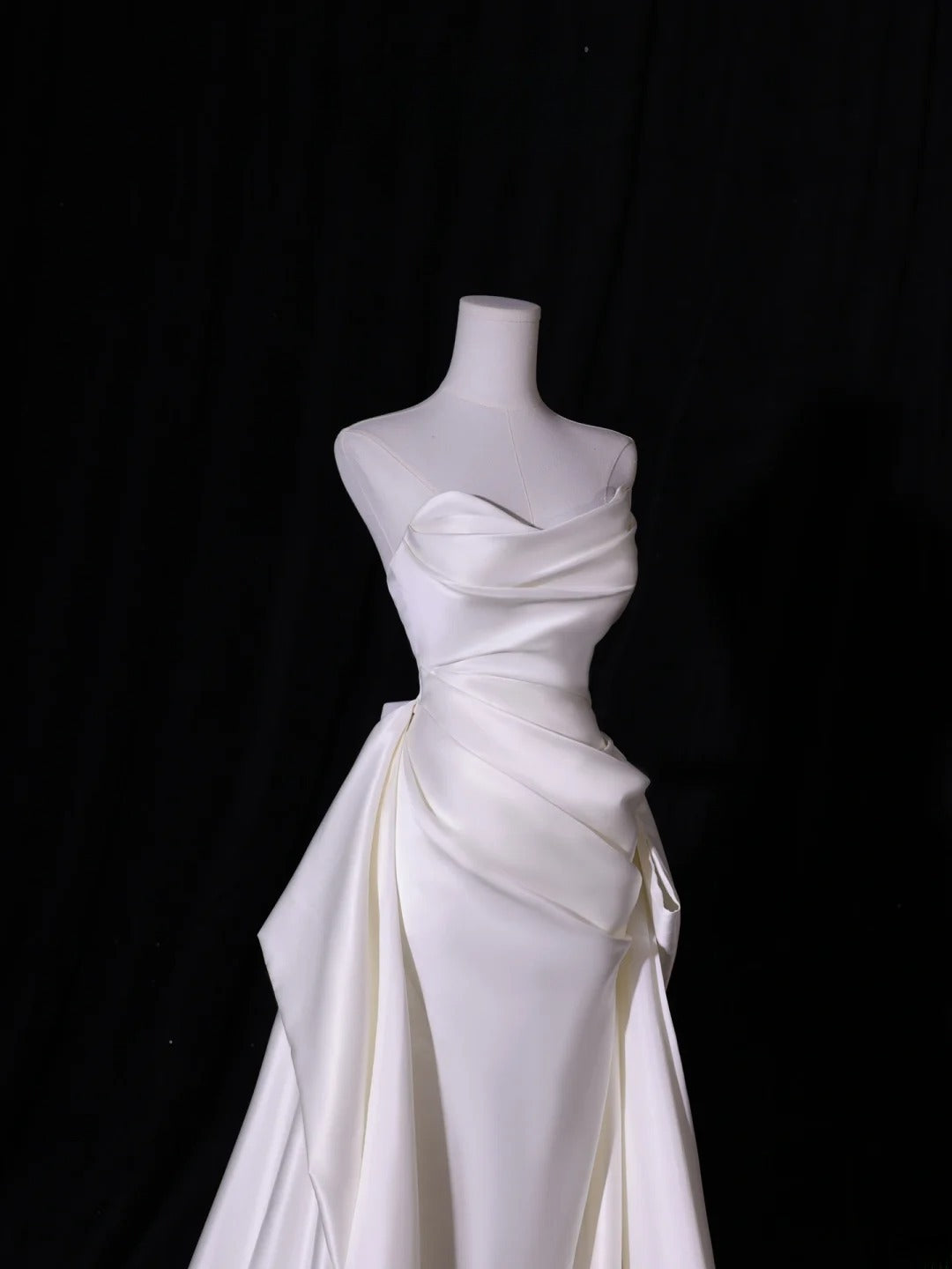 Robe de mariée longue et simple, style sirène, blanche, en satin plissé, coupe ajustée, AS418