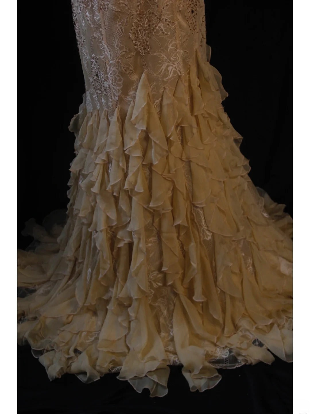 Robe de bal longue sirène rétro années 50, asymétrique, en mousseline jaune ornée de perles dorées et de dentelle. Inspiration pour une tenue de 22 ans ou une robe de soirée (AS440).
