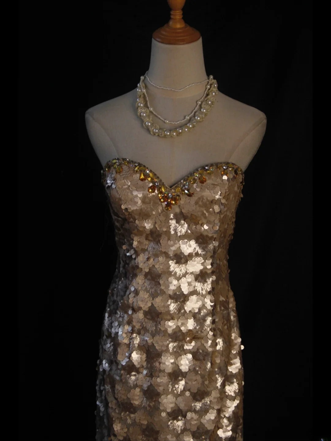 Vintage Meerjungfrauen-Kleid mit Pailletten im Stil der 1950er Jahre, Rüschenoberteil und mehrlagigem Oberteil – Inspiration für ein langes Ballkleid zum 18. Geburtstag (AS442)