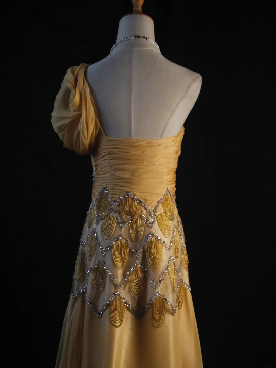 Retro-Abendkleid im Stil der 1950er Jahre: A-Linie, schulterfrei, gelber Chiffon mit silbernen Perlen, langes Kleid, Inspiration für den 22. Geburtstag, formelles Kleid AS443