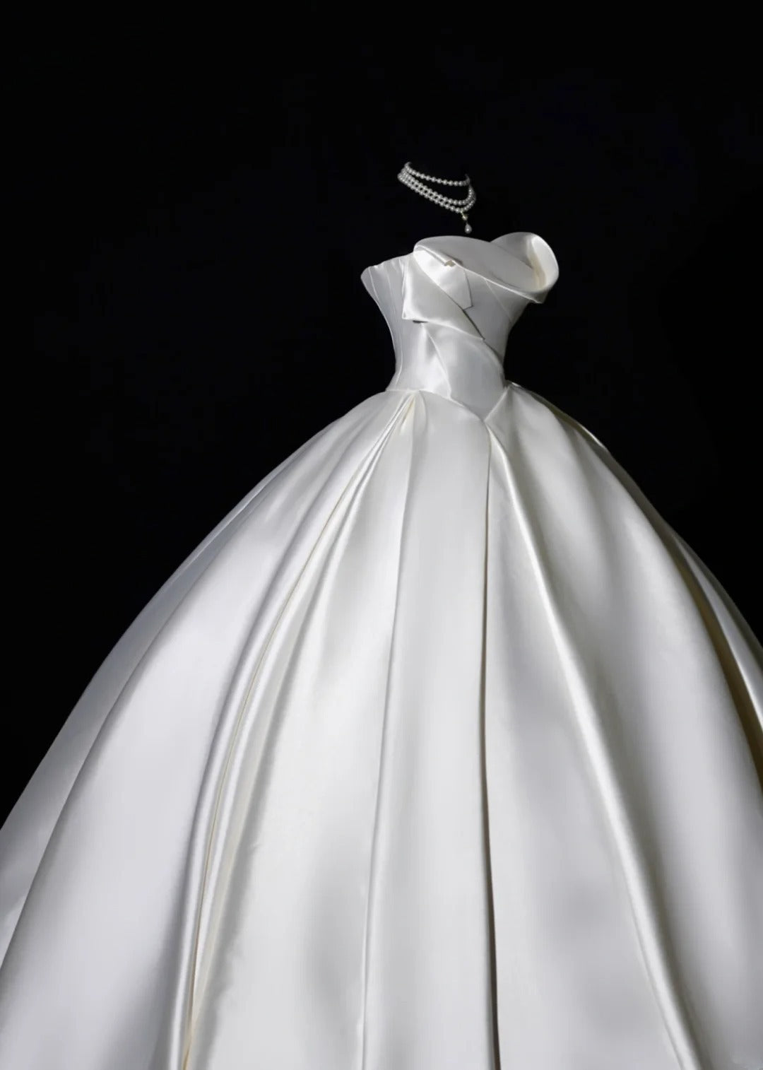 Langes Prinzessinnen-Brautkleid, Ballkleid, ärmellos, mit Herzausschnitt, aus Satin, mit plissierter Schleppe, weißes Brautkleid AS462
