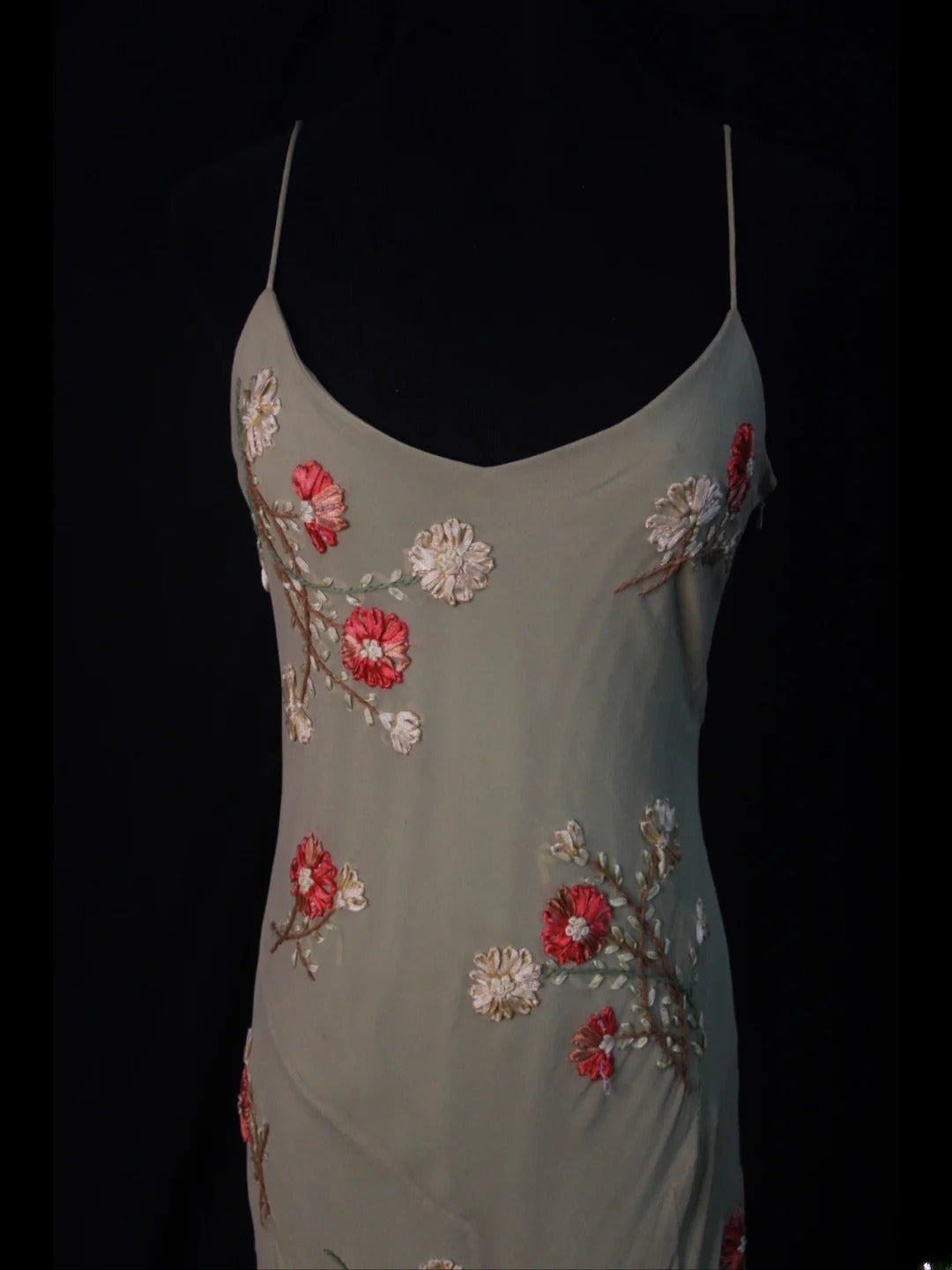 Vintage Etuikleid mit Spaghettiträgern aus grauem Chiffon im Stil der 1950er Jahre – Inspiration für ein figurbetontes Abendkleid zum 18. Geburtstag (AS481)