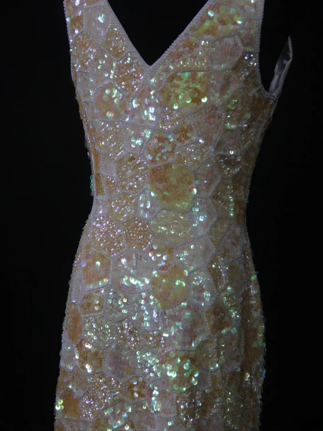 Robe de bal longue et cintrée à sequins, col V, style rétro années 80 - Inspiration tenue pour un 22e anniversaire - Robe de soirée AS495