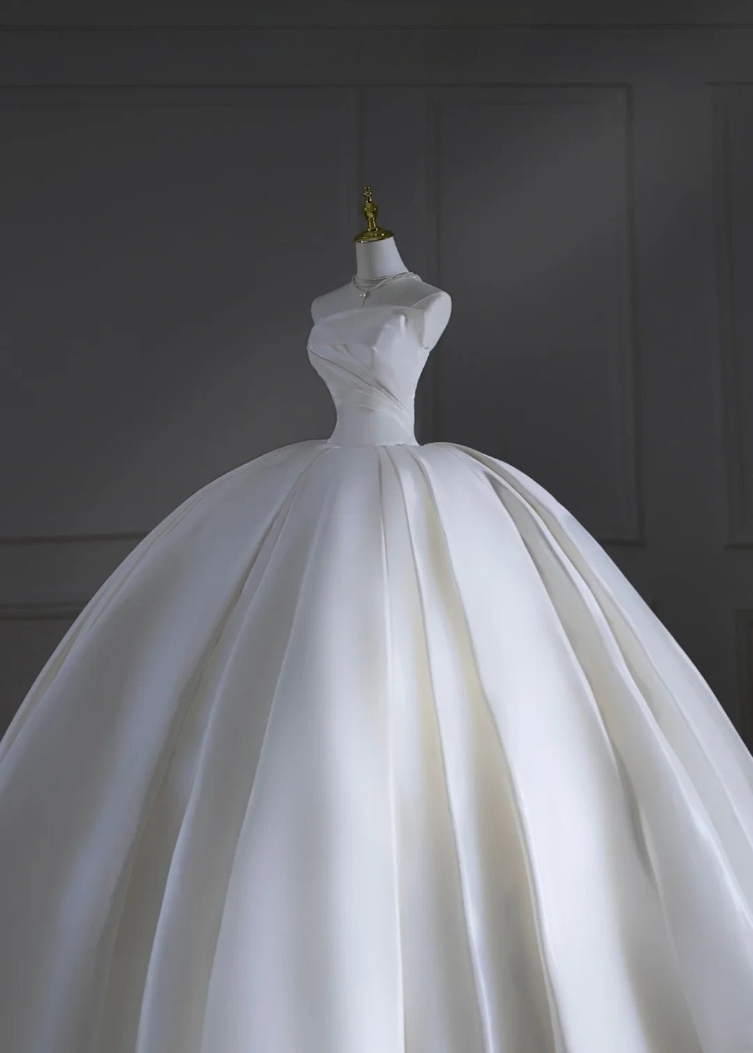 Romantic Long Wedding Dresses White Ball Gown Strapless Long Wedding Dress Style For Brides Fitted With Train Bridal Gowns AS509