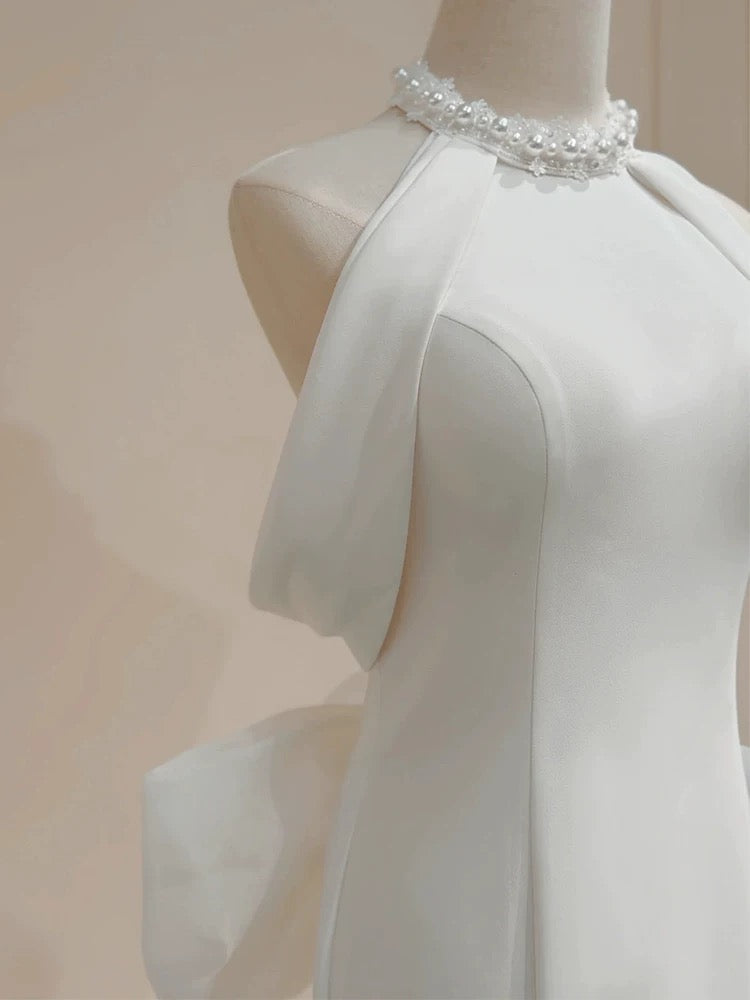 Robe de mariée longue sirène simple en satin blanc, style années 70, coupe ajustée, dos nu - AU003