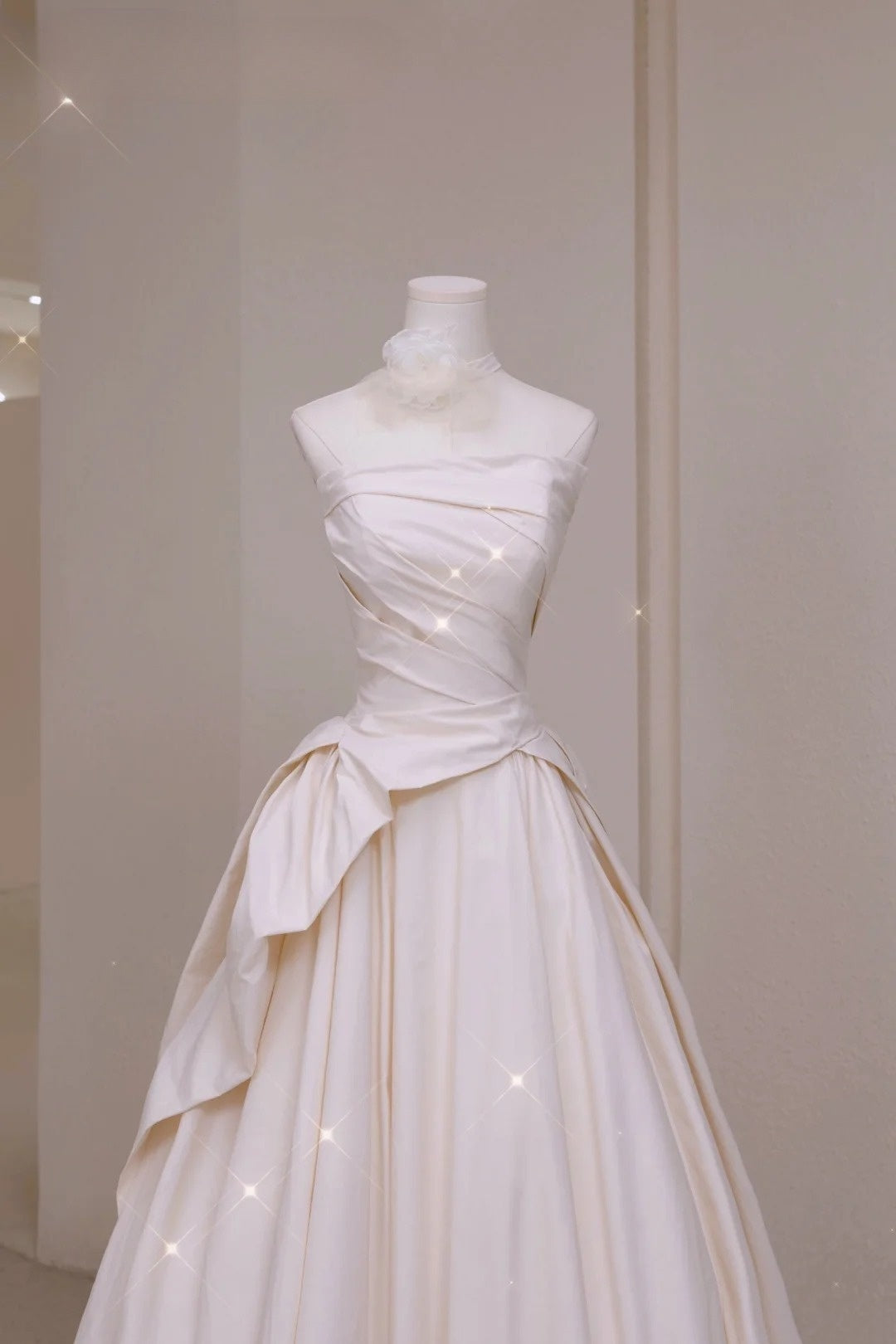 Elegant Ball Gown Strapless Fitted Corset Ruffles Satin Wedding Dress Bride Gowns Wedding Dresses AU003