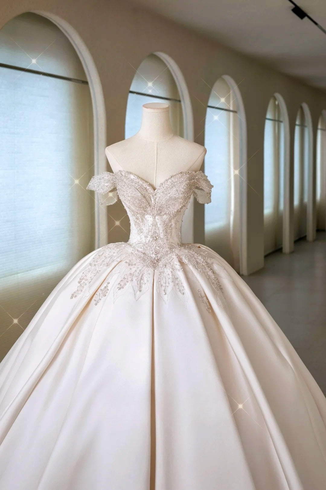 Whimsical Ball Gown Off The Shoulder Satin Fitted Long Lace Wedding Dress Bride Gowns Wedding Dresses AU013