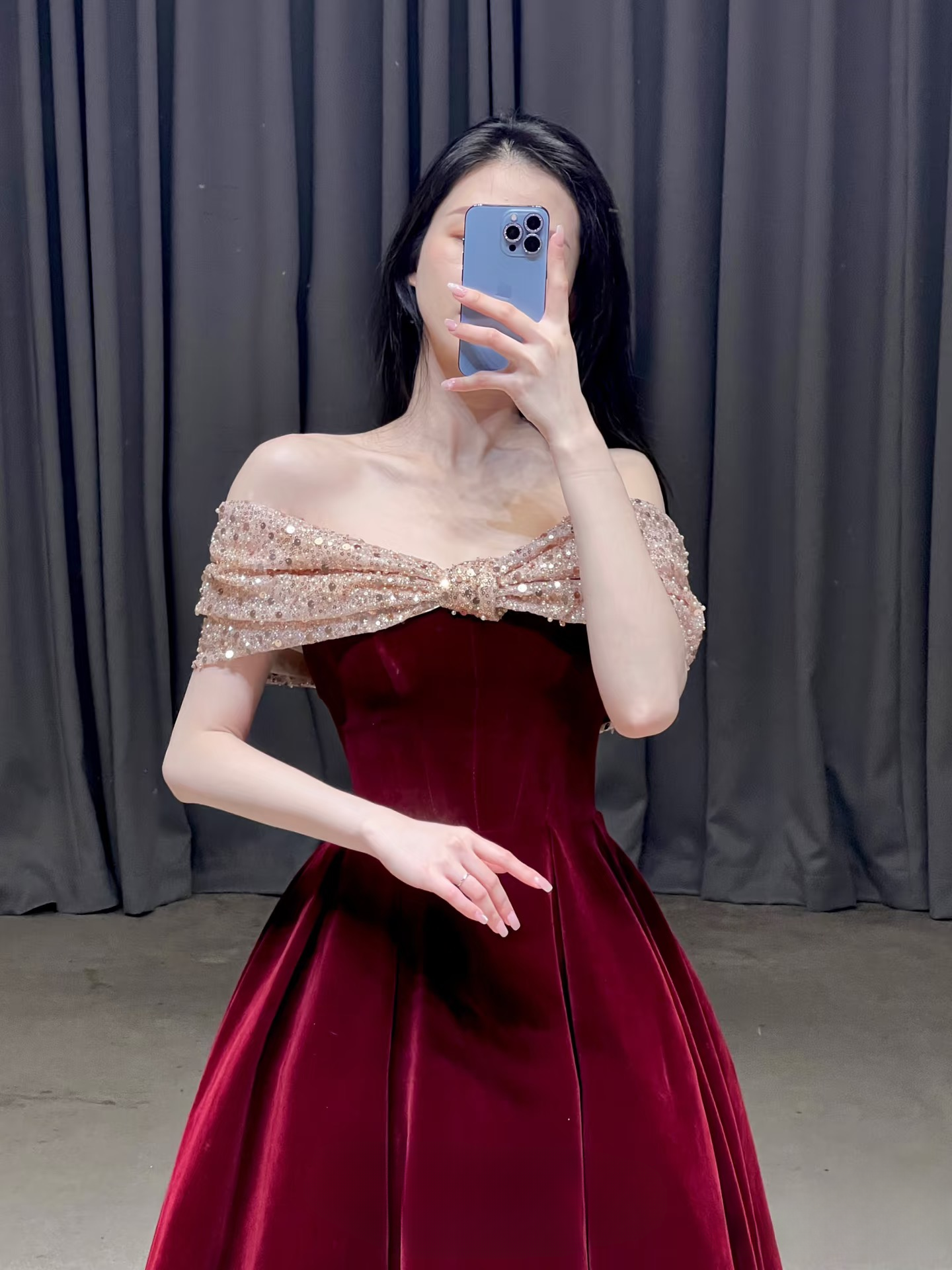 Sexy A-Linie, schulterfrei, bodenlang, burgunderroter Samt, atemberaubende Ballkleider, Inspiration, Ballkleid, Prinzessinnen-Abschlusskleid, A029