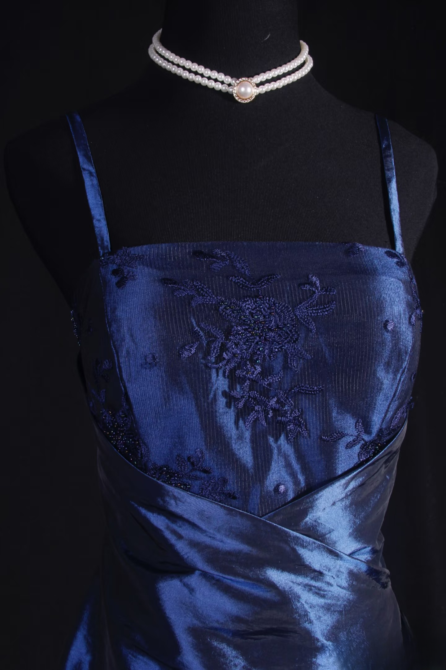 Robe de bal rétro, coupe trapèze, bleu marine, bretelles spaghetti, années 80, ornée de dentelle appliquée, satin, robe de soirée longue vintage AU031