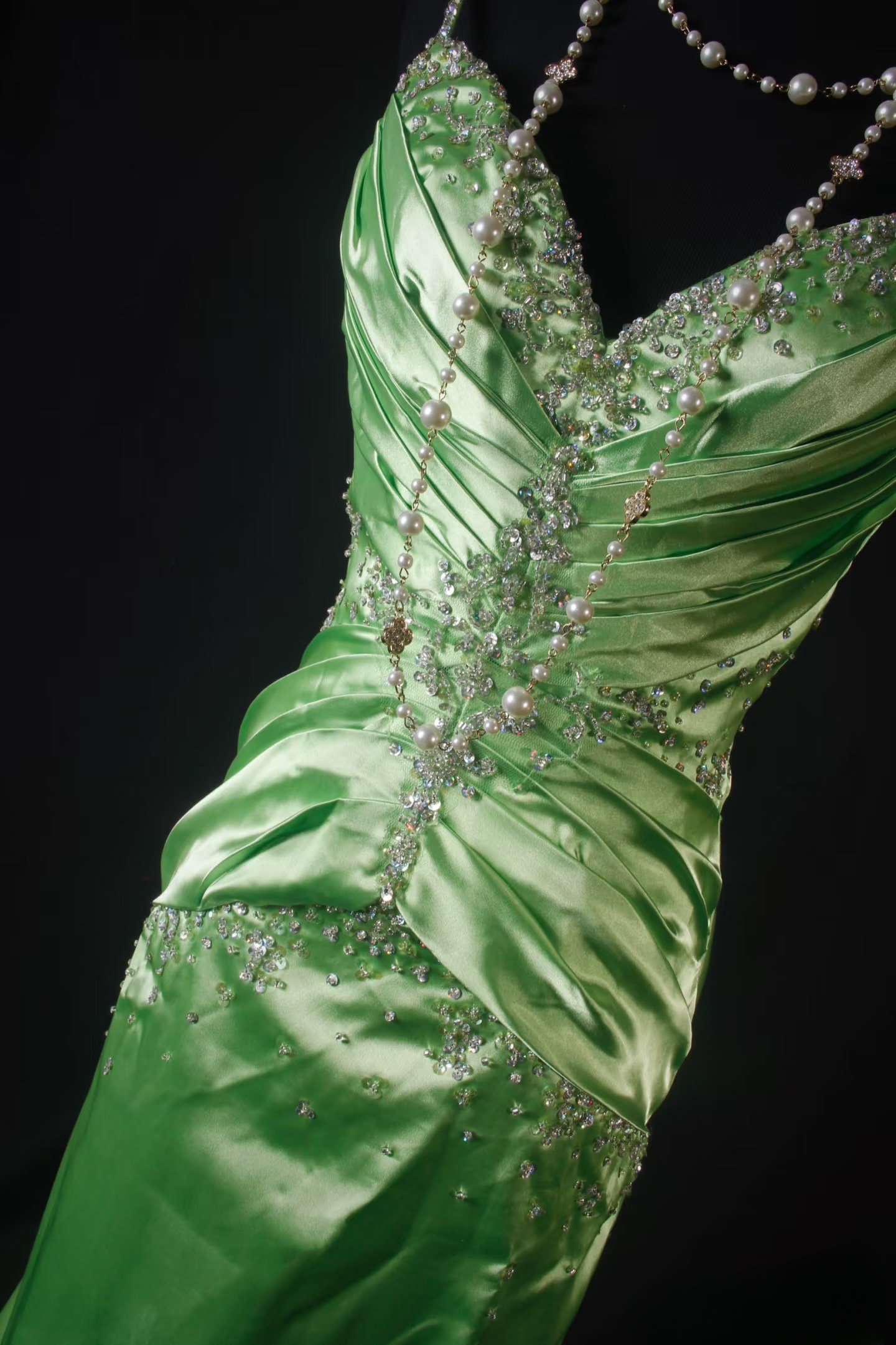 Robe de bal rétro sirène à fines bretelles années 80 avec fente ornée de perles argentées, en satin vert, style vintage, robe de soirée longue AU038