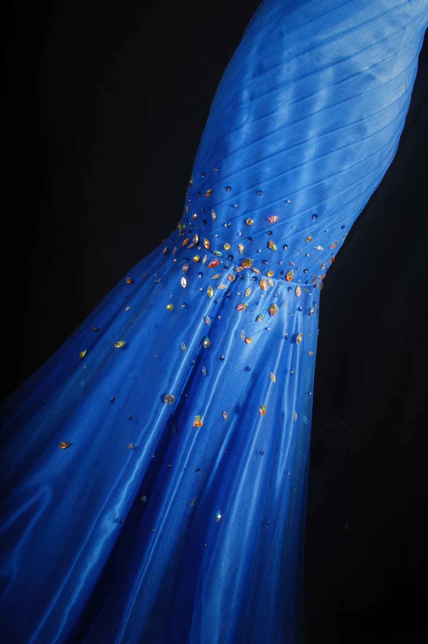Robe de bal vintage style sirène, décolleté cœur, tulle bleu royal, perles, robe longue, inspiration robe de bal AU054