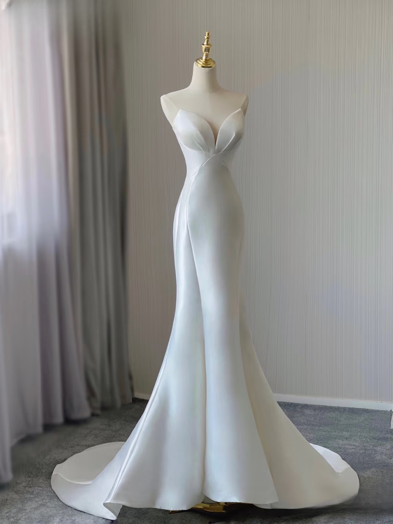 Einfache Meerjungfrau Liebsten Ärmelloses Satin Weiß Brautkleid Fee Formale Bräute Kleid Brautkleider AU151