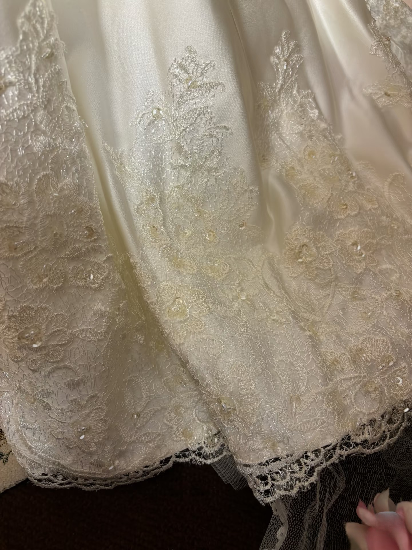 Robe de mariée blanche à bretelles spaghetti et corset ajusté, style sirène rétro années 60, référence AU210