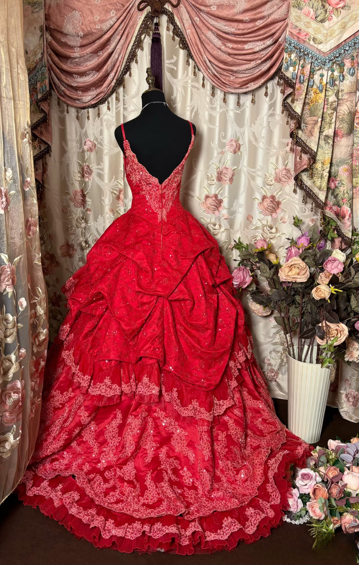 Vintage Ball Gown Spaghetti Strap Red Beaded Long Quinceanera Dress Sweet 15 Gown 16 Birthday Dresses AU212