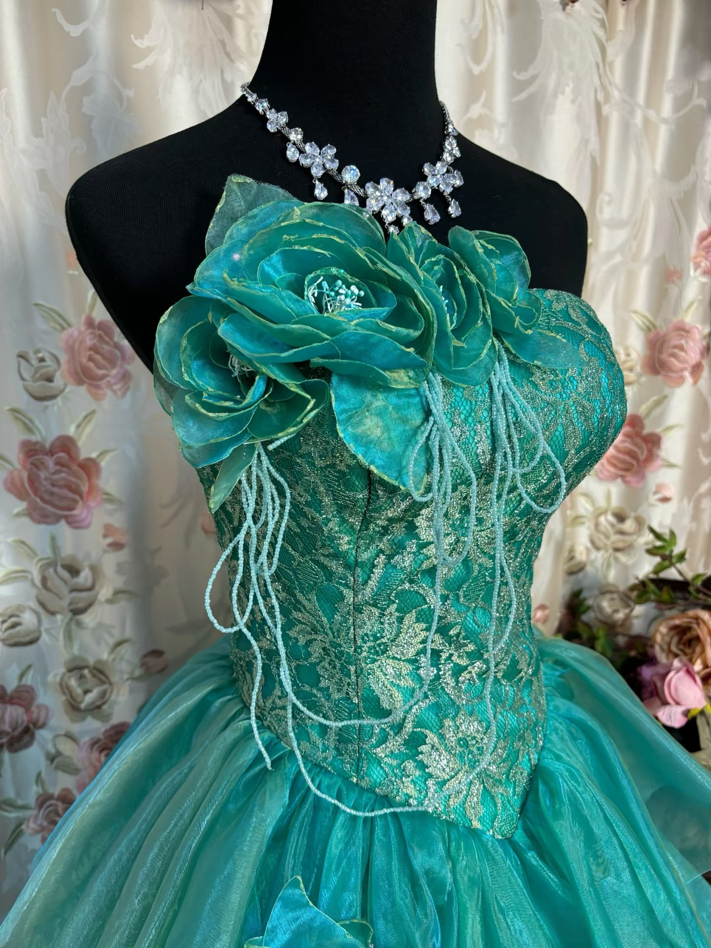 Robe de bal chic sans bretelles, longue et brillante, idéale pour une quinceañera, un anniversaire de 15 ou 16 ans (AU217)