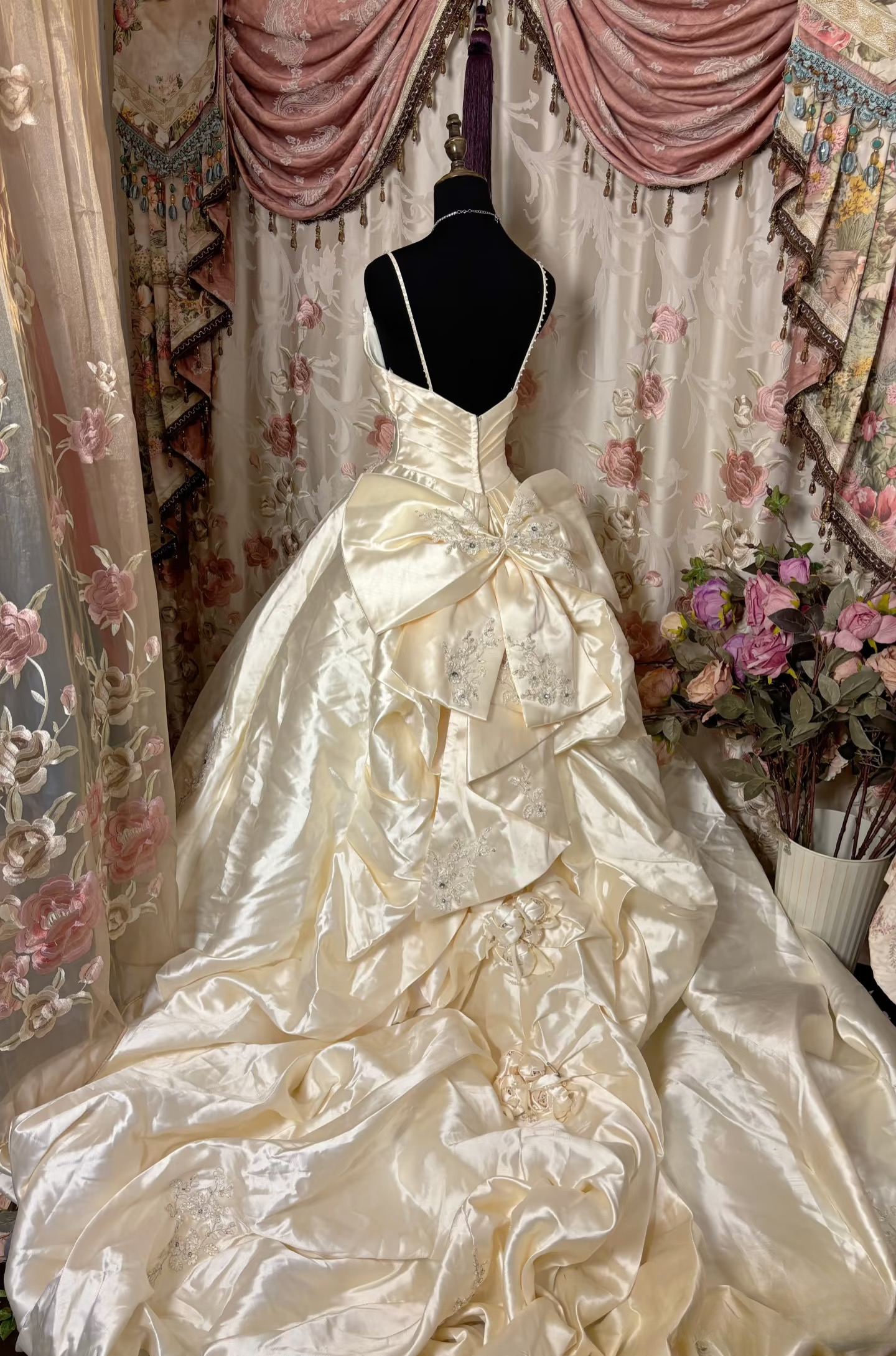 Robe de bal rétro à fines bretelles, couleur ivoire, style années 70, coupe ajustée et corset, robe de mariée longue, référence AU272
