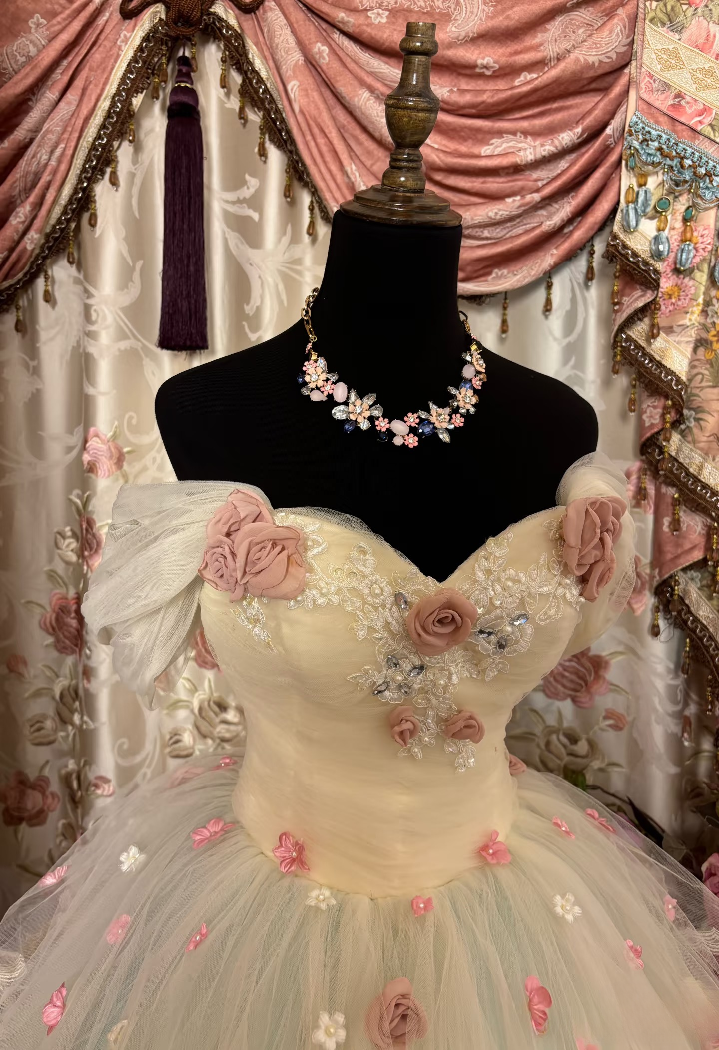 Dazzling Ball Gown Off The Shoulder Tulle With Appliques Ruffle Layers Long Quinceanera Dresses Sweet 15 16 Birthday Gown AU305