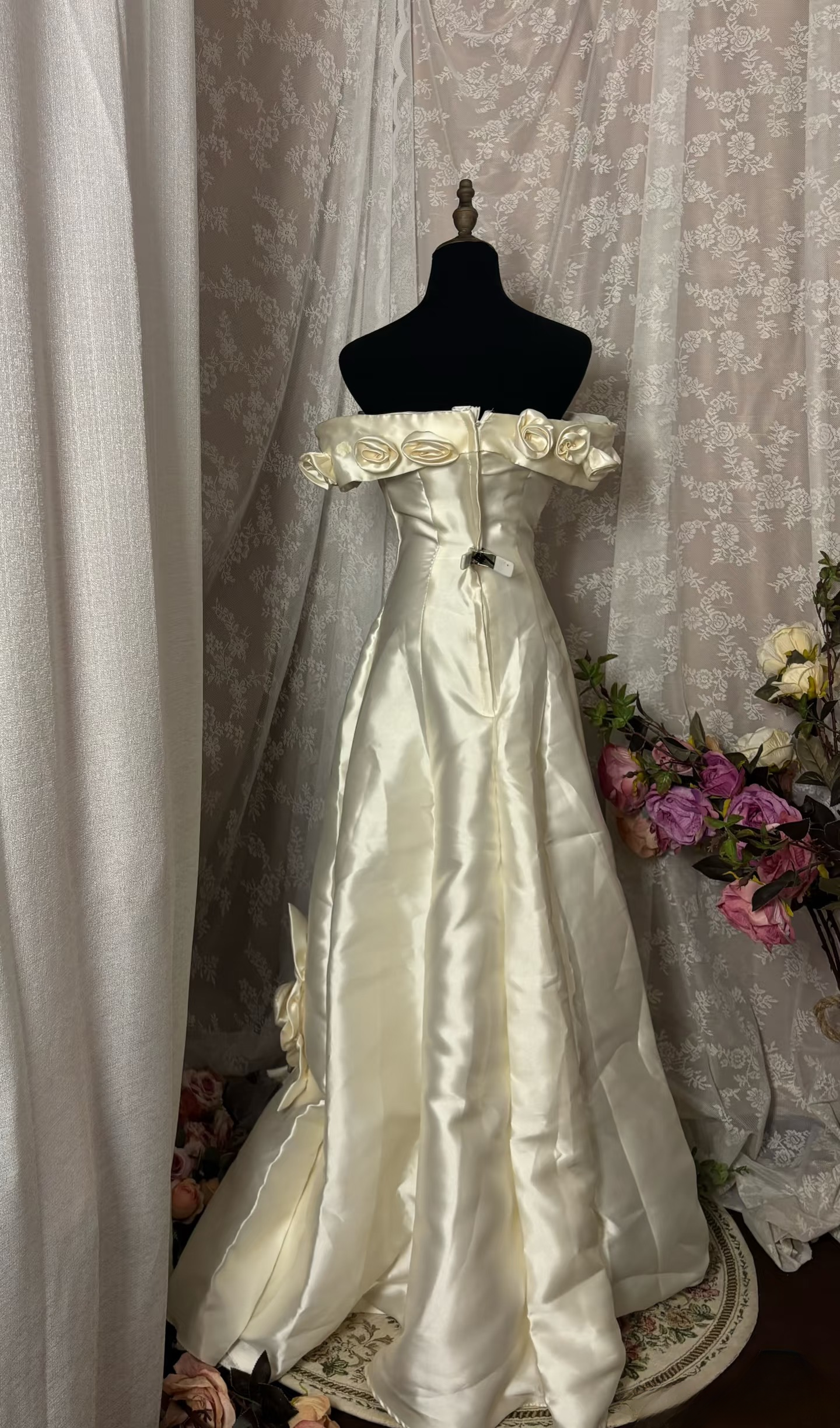 Robe de bal élégante vintage années 60, épaules dénudées, satin ivoire orné de fleurs, robe de mariée longue, robe de mariée chic AU344