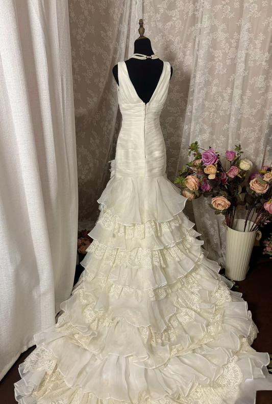 Vintage Elegant Mermaid V Neck Lace 60s Ivory Multi Layers Long Bride Dress Long Bride Dress Classy Wedding Dresses AU346