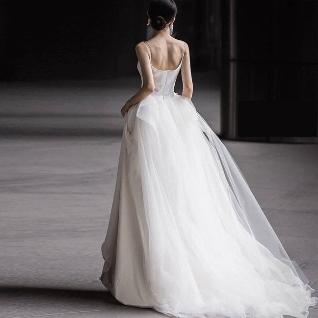 Robe de mariée princesse en satin blanc à bretelles spaghetti, robe de mariée d'automne de conte de fées AU455