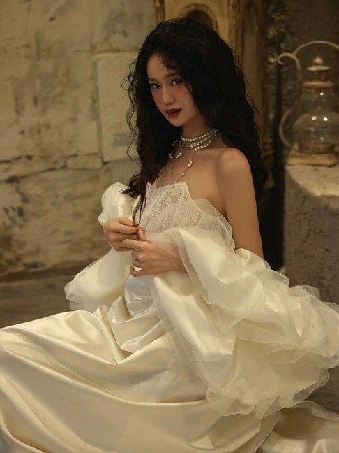 Elegant Sheath Strapless Satin White Lace Wedding Gown Fairytale Bride Gown Wedding Dresses AU464