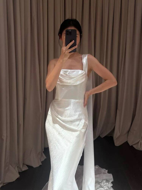 Timeless Mermaid One Shoulder Sleeveless Satin Ivory Wedding Dress Fairytale Wedding Dresses AU501