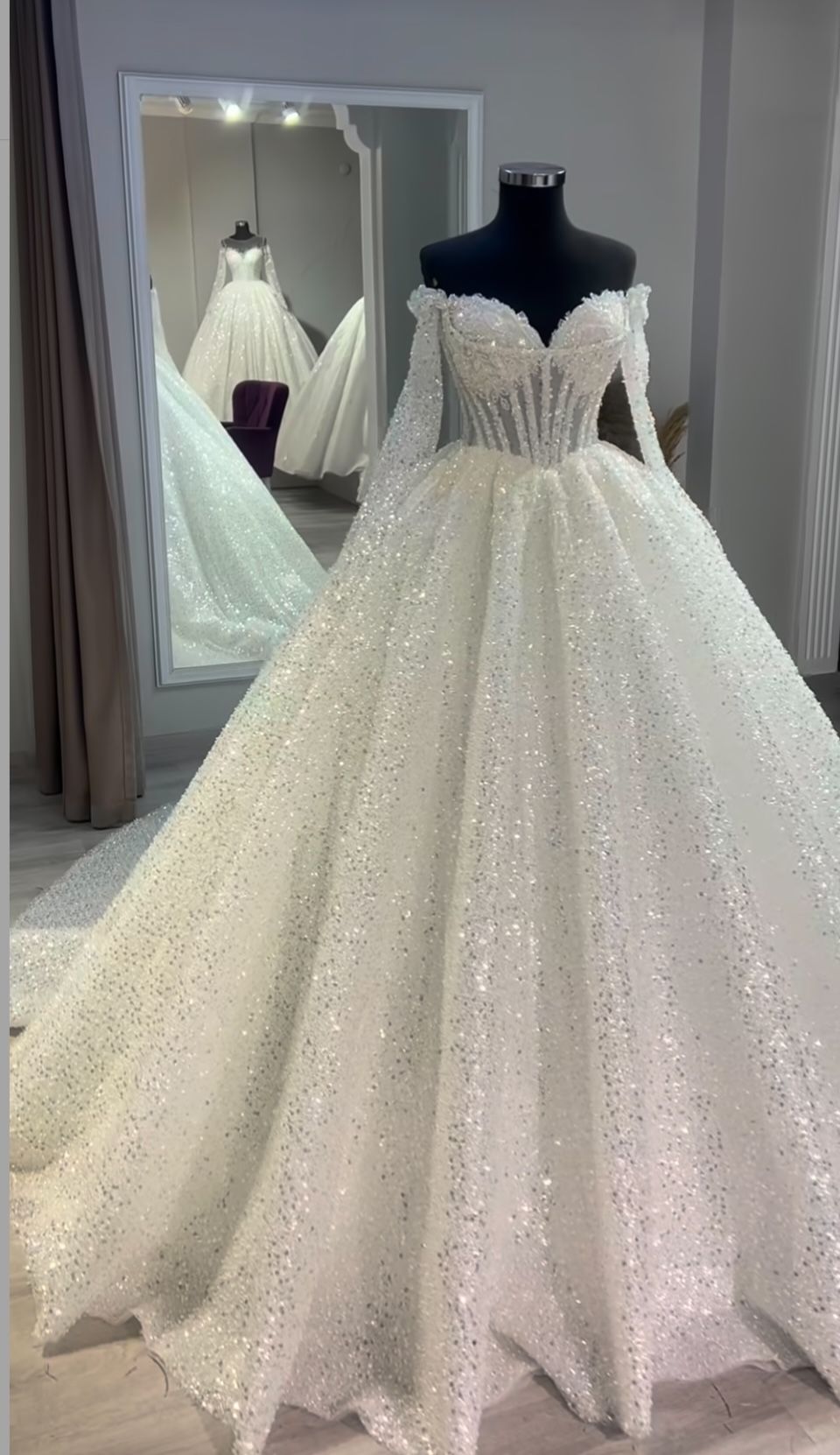 Timeless Ball Gown Sweetheart Long Sequin White Pleated Wedding Dress Fairy Formal Wedding Dresses B129