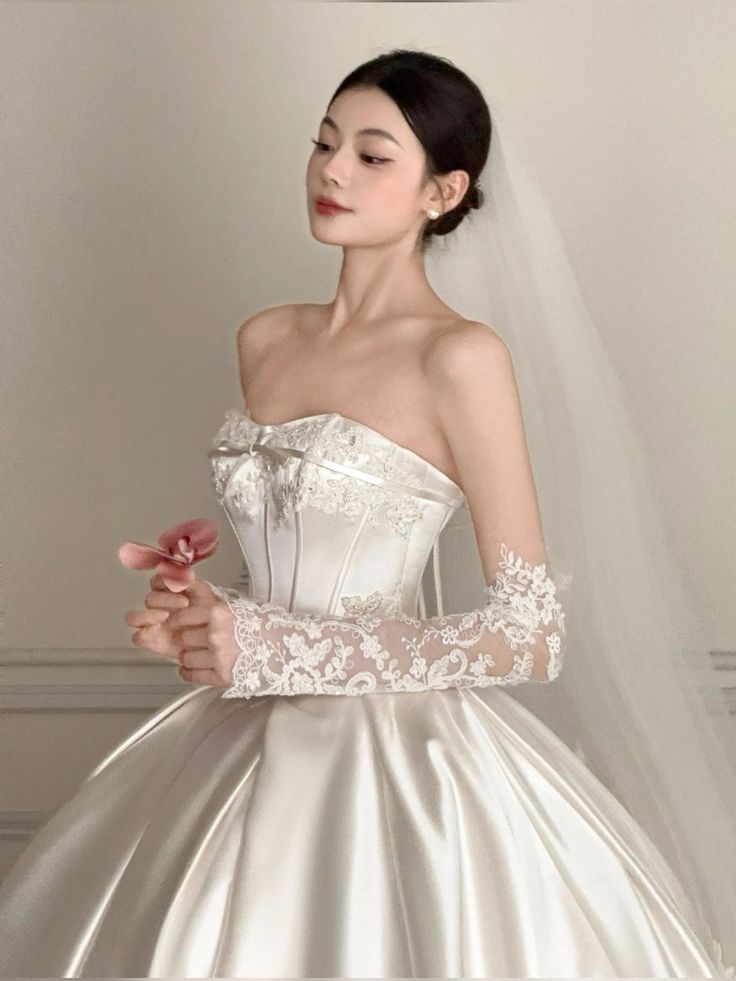 Ethereal Ball Gown Sweetheart Neck White Satin Lace Long Wedding Dress Fairy Formal Brides Gown Wedding Dresses B16