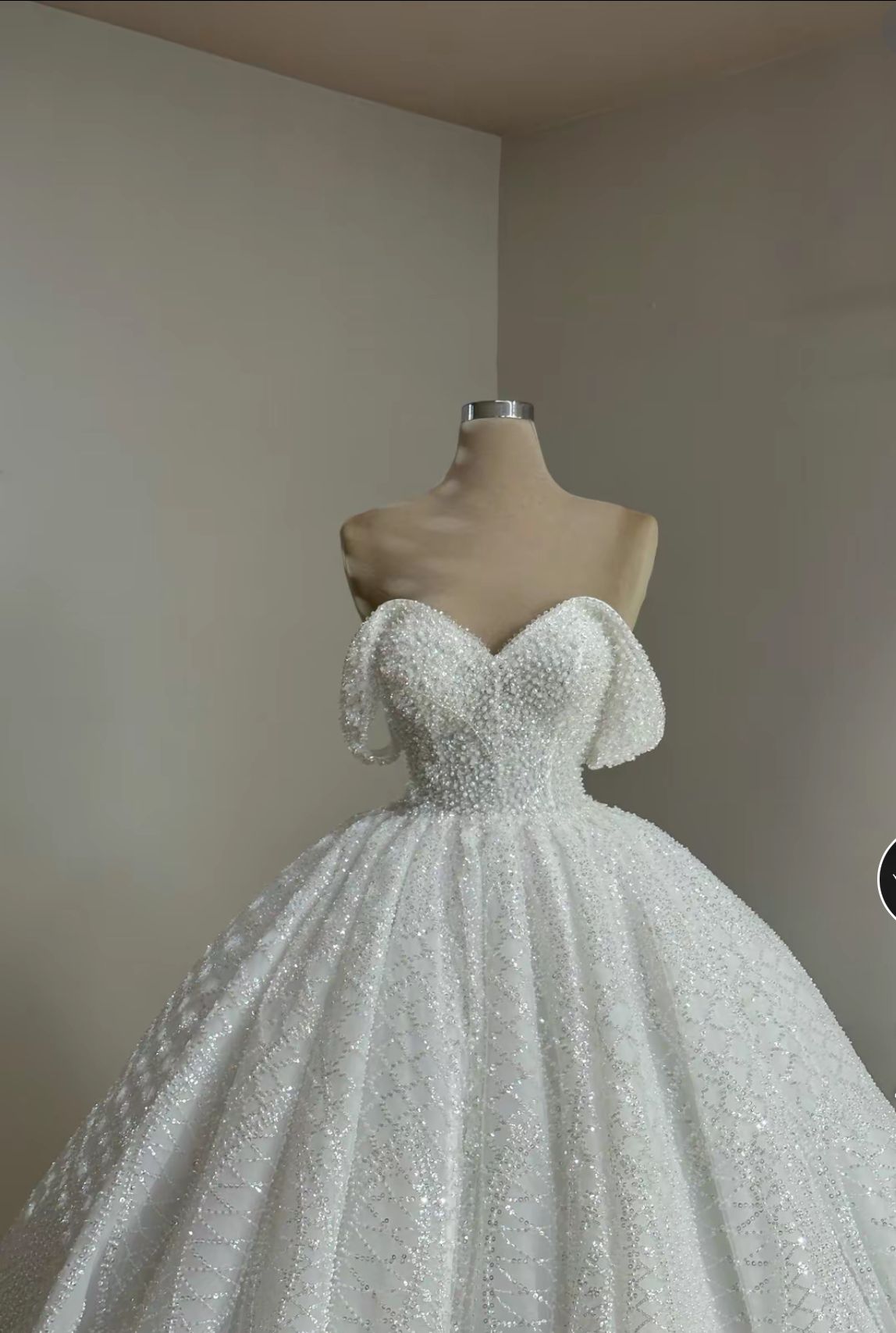 Elegant Ball Gown Off The Shoulder Short Sleeves Long Sequin Crystal White Wedding Dress Dream Formal Wedding Dresses B165