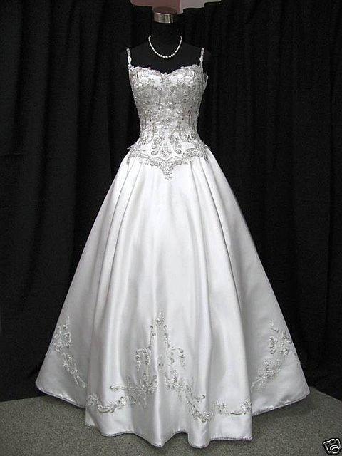 Robe de mariée élégante à bretelles spaghetti et longues appliques en dentelle, style conte de fées, B183