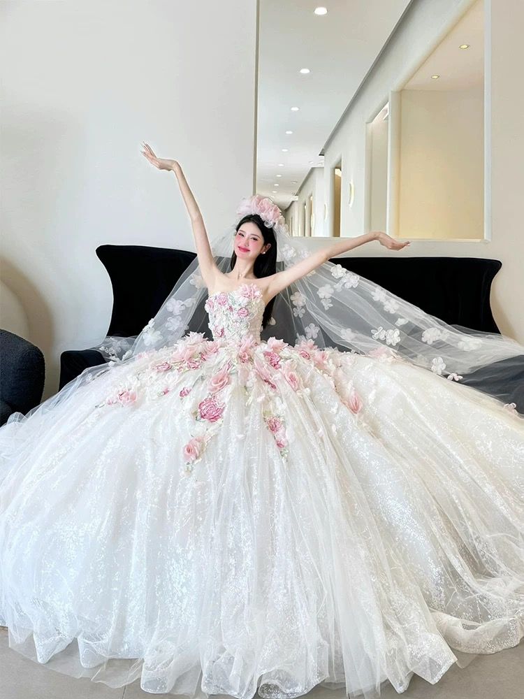 Bescheidenes Ballkleid Trägerloser Hals Weißer Tüll Rosa Blumen Langes Hochzeitskleid Fee Formale Bräute Kleid Brautkleider B19